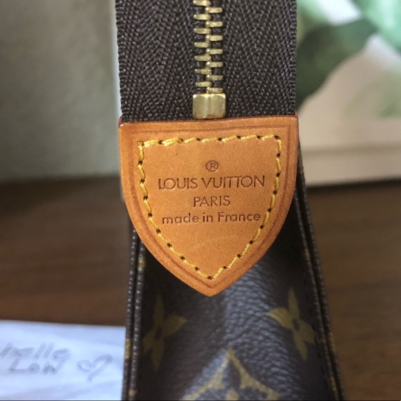 ❌ sold ❌ Authentic Louis Vuitton Toiltery 19 - Picture 5 of 7
